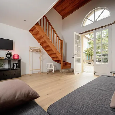 Domaine Du Conte Bleu Bed & Breakfast *